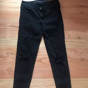 Jeggings with rips at knees